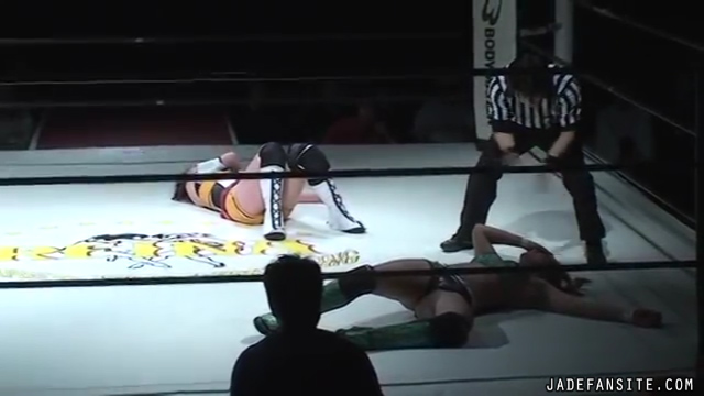 MiavsMatsumoto_Still1486~0.jpg