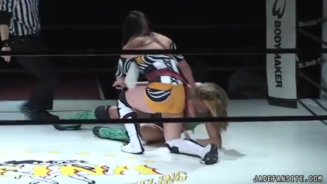 MiavsMatsumoto_Still1673~0.jpg