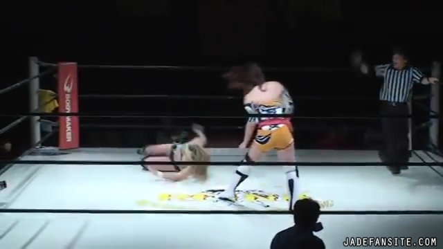 MiavsMatsumoto_Still448~0.jpg