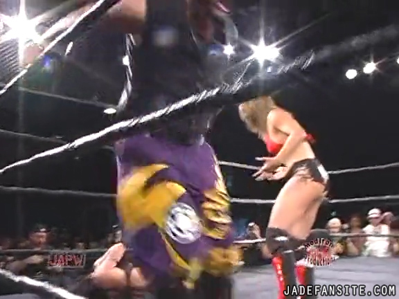 Mia-HardwayvsSocial-Fear_Still1134.jpg