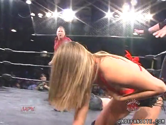 Mia-HardwayvsSocial-Fear_Still1425.jpg