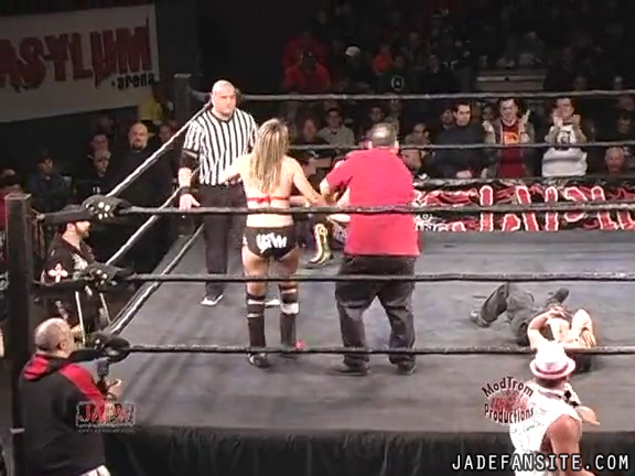 Mia-HardwayvsSocial-Fear_Still1436.jpg