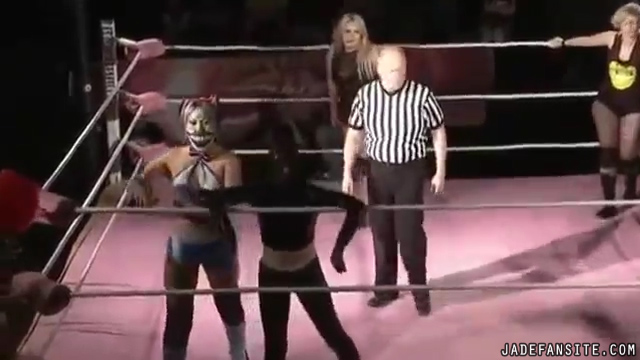 MiaShine30_Still253.jpg