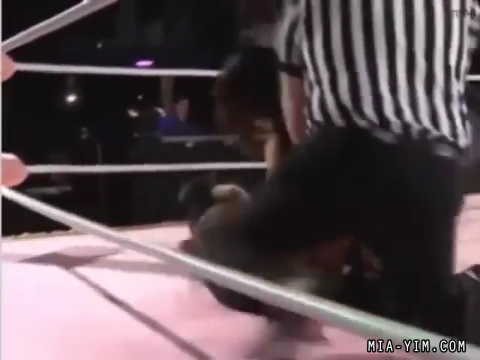 MiavsIvelisse_Still023~1.jpg