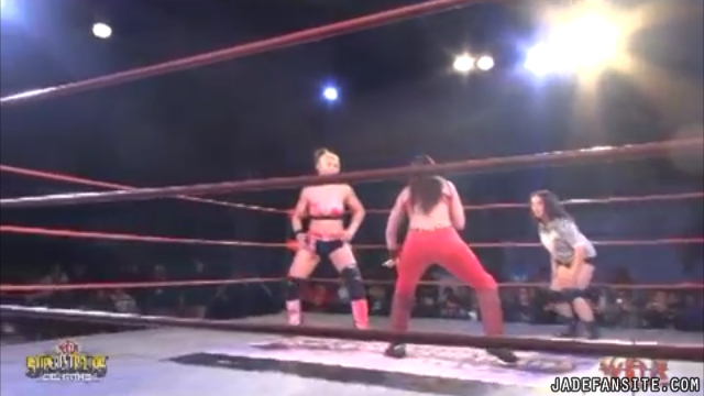 MiavsIvelisse_Still104~0.jpg