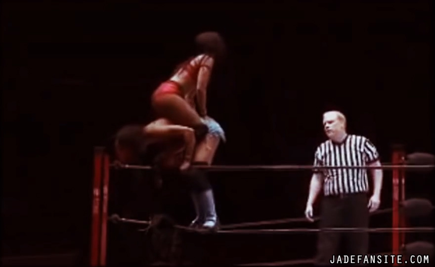 MiavsIvelisse_Still1183.jpg MiavsIvelisse_Still1183.jpg