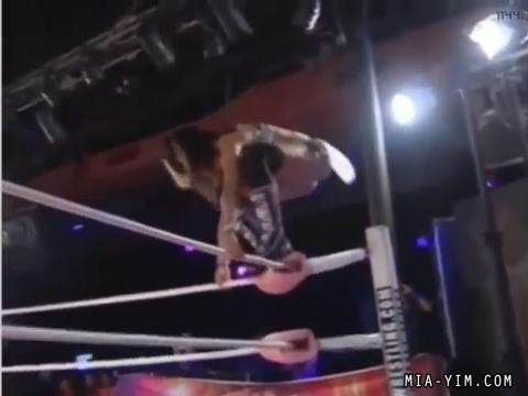 MiavsIvelisse_Still1351~0.jpg
