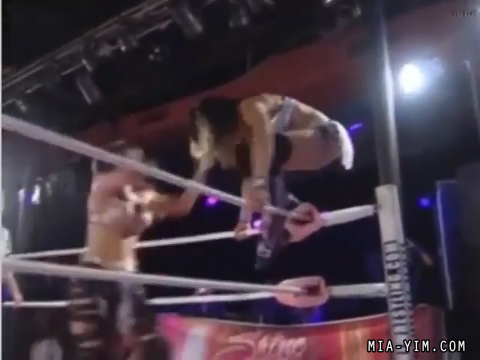 MiavsIvelisse_Still1353~0.jpg