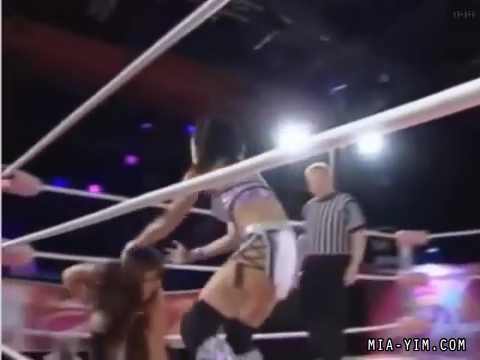 MiavsIvelisse_Still268~1.jpg