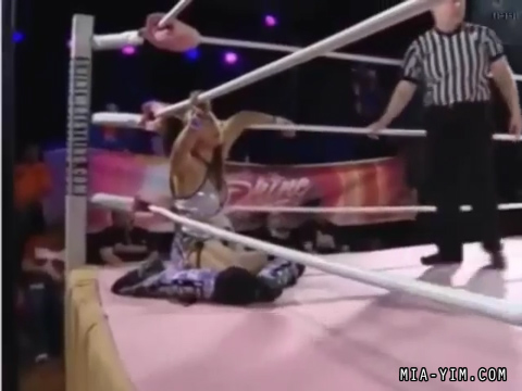 MiavsIvelisse_Still298~1.jpg