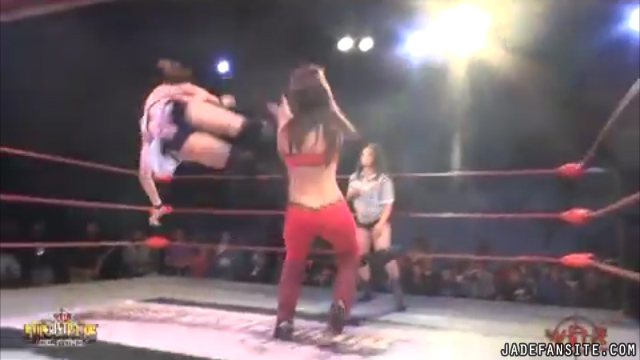 MiavsIvelisse_Still449~0.jpg