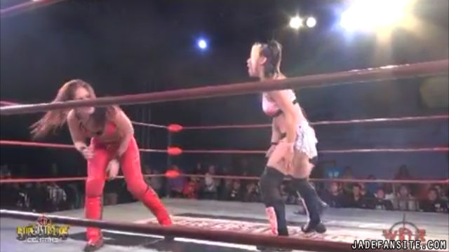 MiavsIvelisse_Still755~0.jpg MiavsIvelisse_Still755~0.jpg