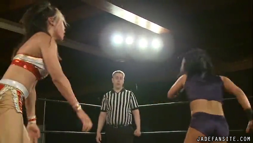 MiavsMelissa_Still1067.jpg MiavsMelissa_Still1067.jpg