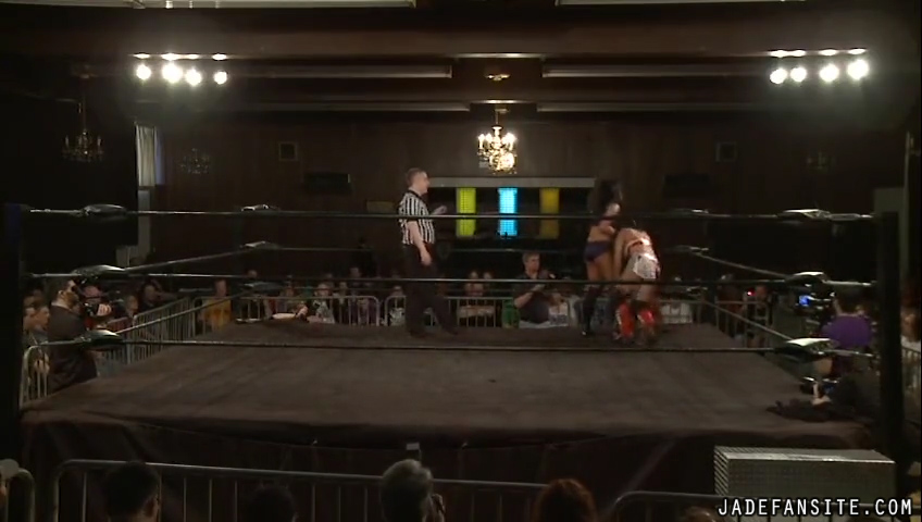 MiavsMelissa_Still1610.jpg MiavsMelissa_Still1610.jpg