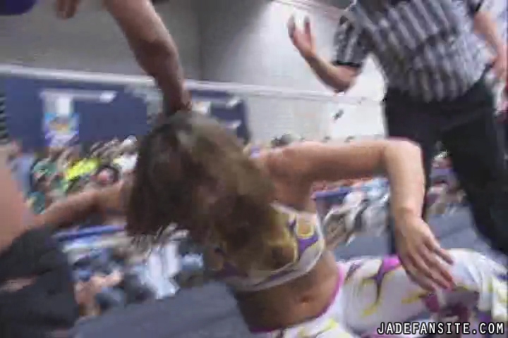 MiavsMickie_Still1036~0.jpg