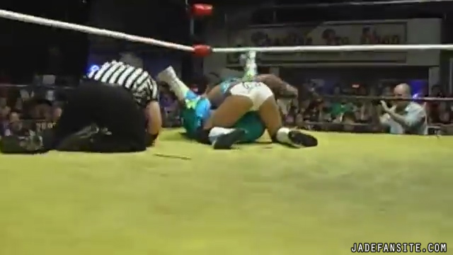 MiavsMickie_Still1328.jpg MiavsMickie_Still1328.jpg