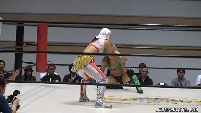 MiavsRay_Still352.jpg MiavsRay_Still352.jpg