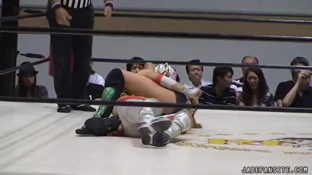 MiavsRay_Still775.jpg MiavsRay_Still775.jpg