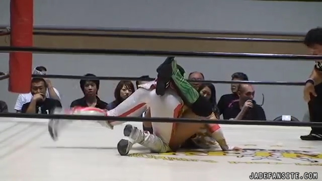 MiavsRay_Still795.jpg MiavsRay_Still795.jpg