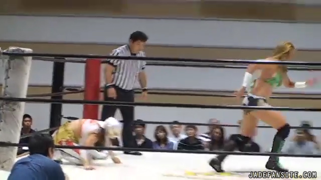 MiavsRay_Still838.jpg MiavsRay_Still838.jpg