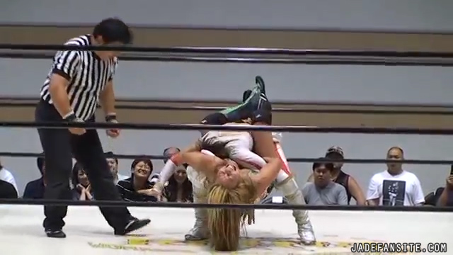 MiavsRay_Still878.jpg MiavsRay_Still878.jpg