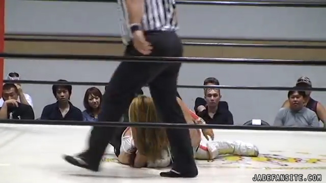 MiavsRay_Still912.jpg MiavsRay_Still912.jpg