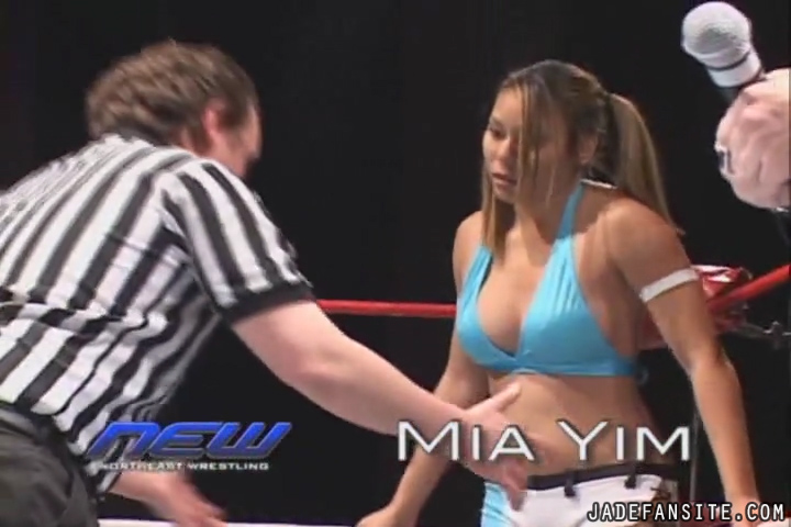 MiavsRoxxi_Still126.jpg