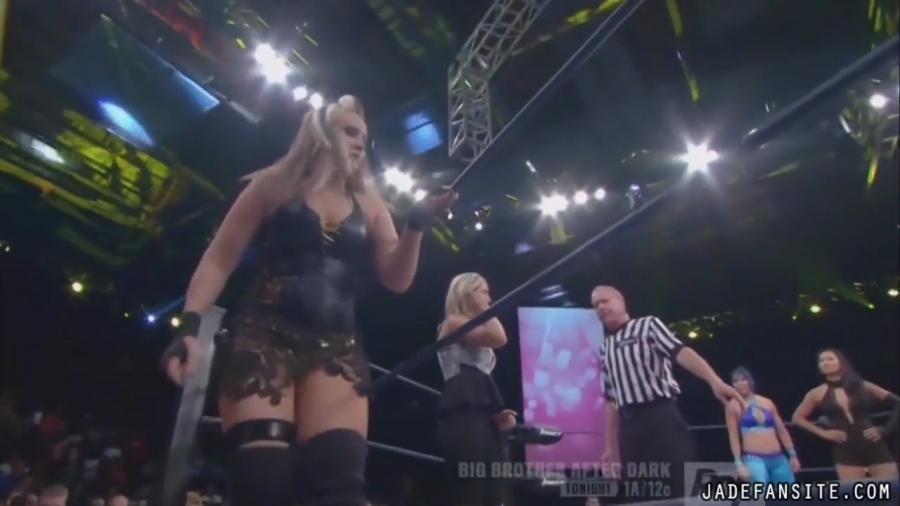 Click to view full size image
==============
Jade20160908_Still080.jpg Jade20160908_Still080.jpg