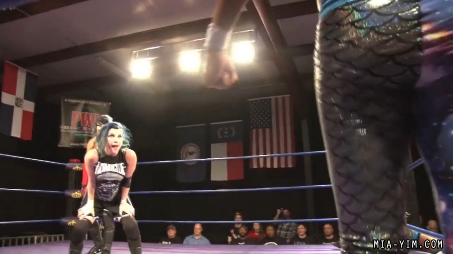 Click to view full size image
==============
MiaBatesvsVoxExo_Still1455.jpg MiaBatesvsVoxExo_Still1455.jpg