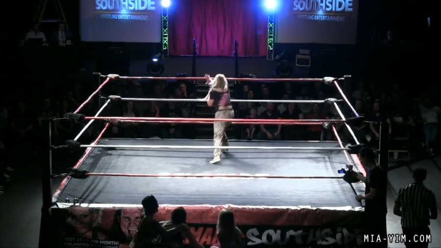 MiaSouthsideFiveWoman_Still037.jpg