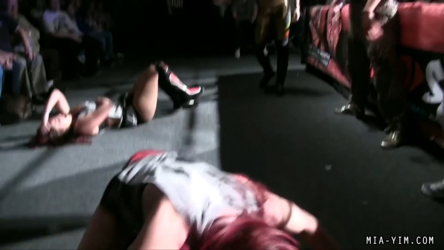 MiaSouthsideFiveWoman_Still104.jpg