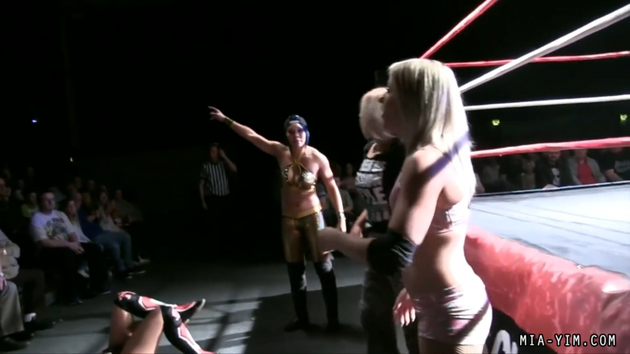 MiaSouthsideFiveWoman_Still107.jpg