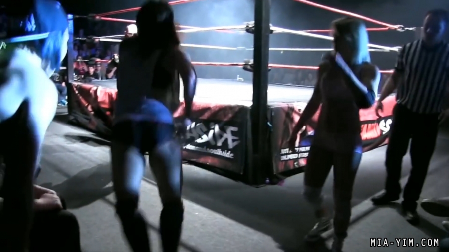 MiaSouthsideFiveWoman_Still178.jpg