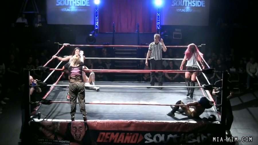 MiaSouthsideFiveWoman_Still270.jpg