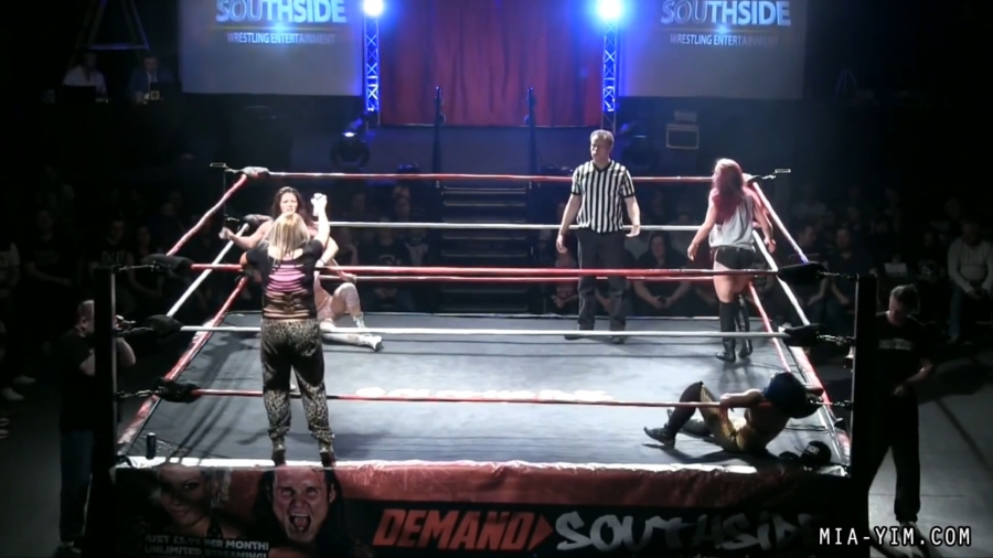 MiaSouthsideFiveWoman_Still271.jpg