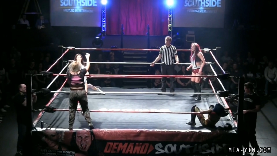 MiaSouthsideFiveWoman_Still273.jpg