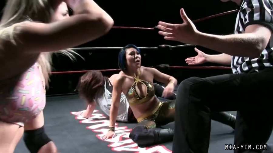MiaSouthsideFiveWoman_Still388.jpg