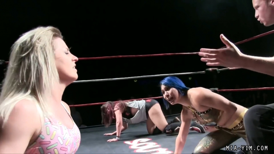 MiaSouthsideFiveWoman_Still392.jpg
