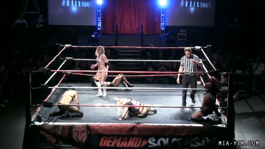 MiaSouthsideFiveWoman_Still477.jpg