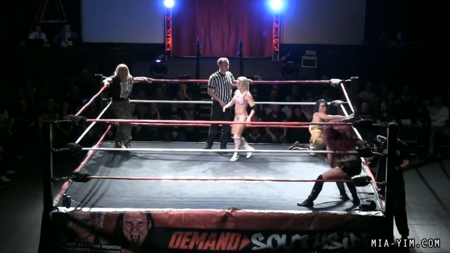 MiaSouthsideFiveWoman_Still494.jpg