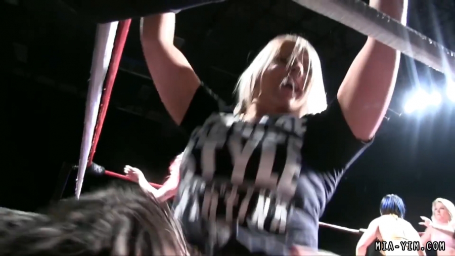MiaSouthsideFiveWoman_Still522.jpg