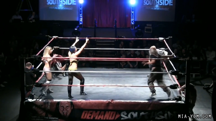 MiaSouthsideFiveWoman_Still545.jpg