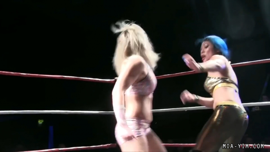 MiaSouthsideFiveWoman_Still579.jpg