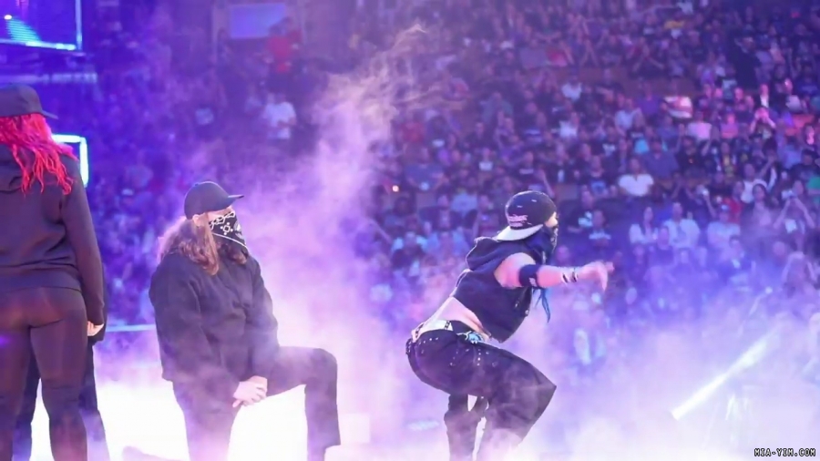 Mia_Yim27s_family_didn27t_miss_her_TakeOver_moment_mp40110.jpg