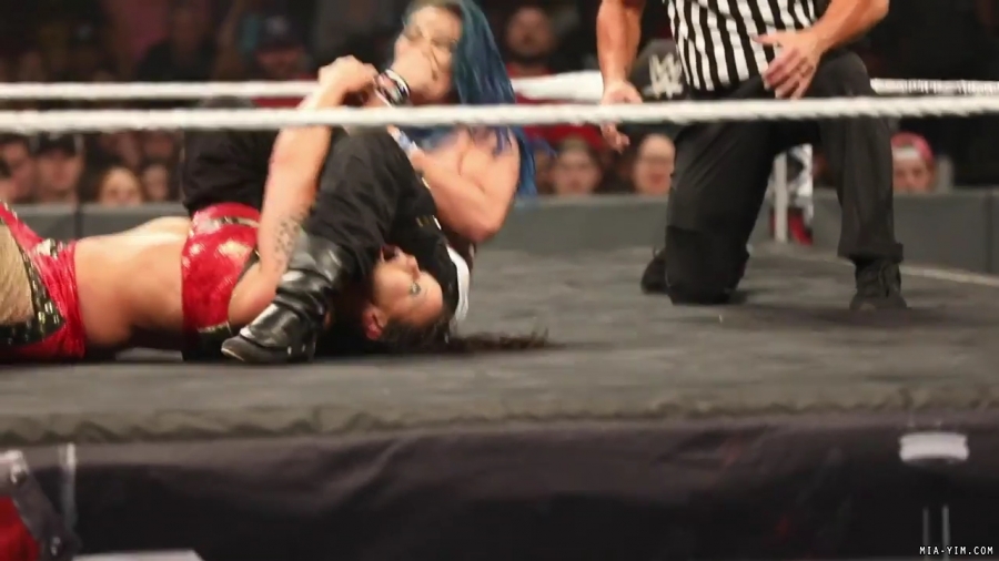 Mia_Yim27s_family_didn27t_miss_her_TakeOver_moment_mp40130.jpg