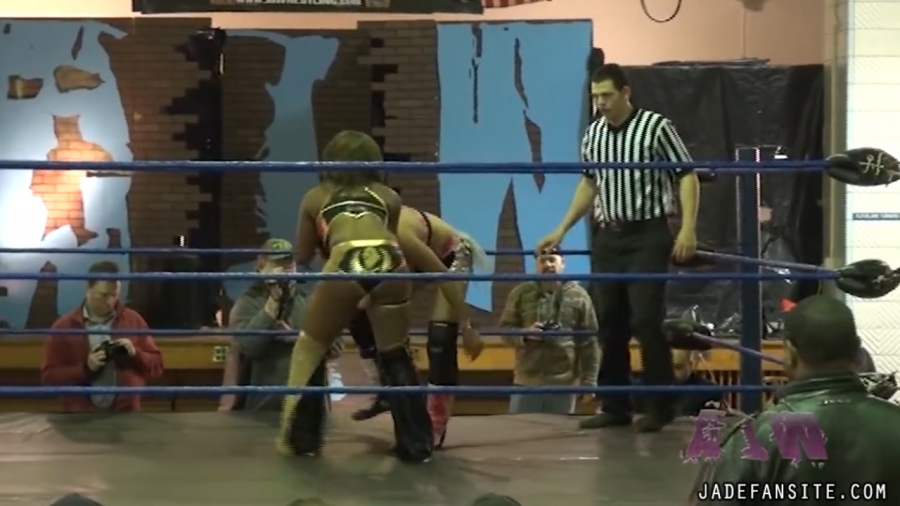 Click to view full size image
==============
MiavsAthena_Still1344.jpg MiavsAthena_Still1344.jpg