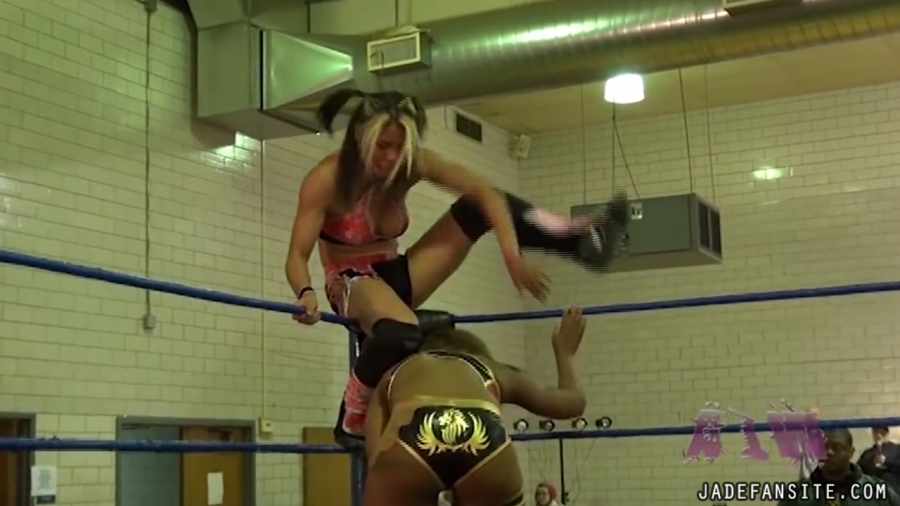 Click to view full size image
==============
MiavsAthena_Still1426.jpg MiavsAthena_Still1426.jpg