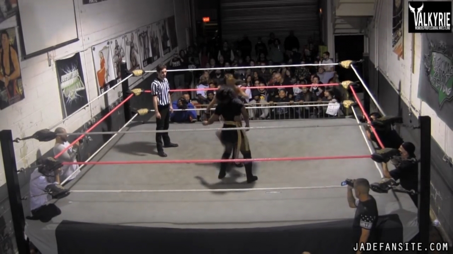 Click to view full size image
==============
MiavsBrooks_Still1875.jpg MiavsBrooks_Still1875.jpg