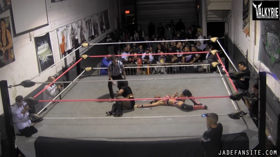 Click to view full size image
==============
MiavsBrooks_Still1905.jpg MiavsBrooks_Still1905.jpg