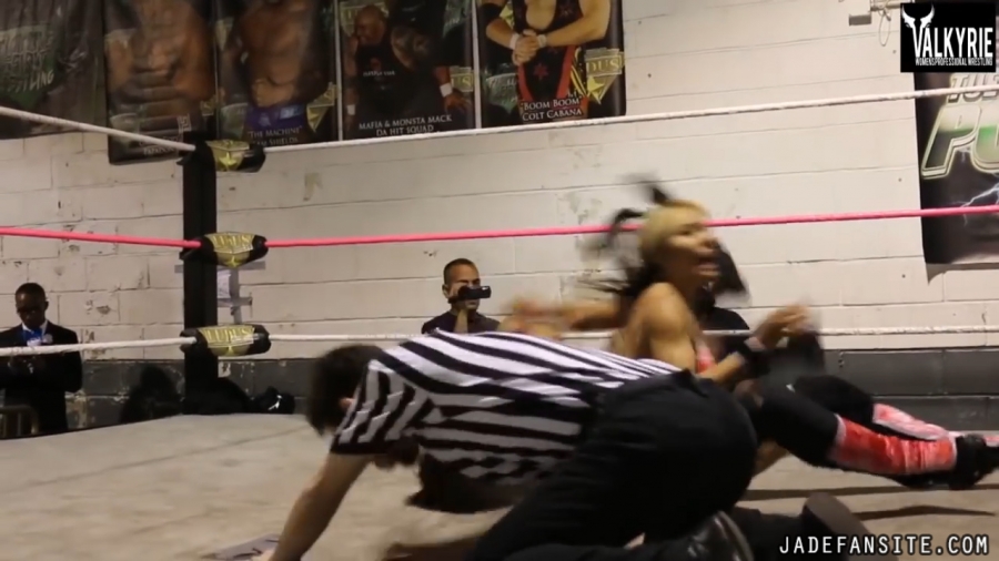 Click to view full size image
==============
MiavsBrooks_Still577.jpg MiavsBrooks_Still577.jpg